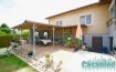 Maison Vente 4 chambres à Freistroff - 252 000 € Maison individuelle F6. Spacieuse maison individuelle de bonne construction. Elle se compose d'un grand salon - salle à manger avec cheminée, d'une cuisine équipée avec accès véranda et terrasse, de 4 chambres, salle d'eau avec douche à l'italienne, 2 WC séparés, garage deux voitures, chaufferie, caves et atelier indépendant. Le tout sur un terrain clos de 11 ares 49 avec piscine et terrasse couverte.