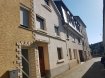 Maison Vente 4 chambres à Grevenmacher - 350 000 € Tempocasa Mondorf-les-Bains vous propopse une maison de +/- 200 m², dont 120m² habitables, avec 3 à 4 chambres, entièrement à rénover à Grevenmacher. La maison se compose comme suit: cuisine et salon/s.à.m. au rdc, 2 chambres et 2 salles de bains/douche au 1èr étage et au dernier étage encore 2 chambres; au sous-sol vus avez 2 cave dont une très belle et grande qui à la particularité d'être voutée. Les travaux n'étant pas encore entamés, la disposition intérieure peut-être modifiée. La maison se vend avec un grand garage; l'accès se fait par la rue à côté. La maison fait partie d'un lot de 2 maisons jumelées; le projet de cadastre vértical est apprové; il y a une partie commune en sous-sol aux deux habitation de 30m² ou se situe la chaudière et les réservoir de fioul.
