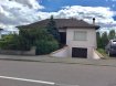 Maison Vente 3 chambres à Hombourg-Haut - 160 000 € Maison plain pied de 128 m² sur terrain de 8,30 ares arboré.
Une grande entrée avec placards intégrés dessert toutes les pièces : grand salon avec cheminée, salle à manger ouverte sur la cuisine avec accès terrasse d'environ 30 m², 3 chambres, salle de bains avec baignoire, douche et lavabo, WC indépendant.
Sous sol avec accès extérieur : très grand garage, chaufferie (fioul), buanderie et atelier
Double vitrage bois et simple vitrage
Toiture et façade en bon état
Électricité à refaire partiellement
Place de parking