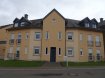 Appartement Location 2 chambres à Weiler-La-Tour - 1 280 € Schönes Appartement mit Terrasse und 2 Schlafzimmern, sehr ruhig gelegen
Das Gebäude liegt im Dorfkern von Weiler-la-Tour, unweit von Hesperange und den Aussenbezirken der Stadt Luxemburg. Die Wohnung befindet sich im Erdgeschoss und umfasst eine moderne Küche, ein Esszimmer, ein grosses Wohnzimmer mit Zugang zur Terrasse und dem gemeinschaftlichen Garten, ein Badezimmer mit Badewanne, eine Abstellkammer, 2 Schlafzimmer und eine Gäste Toilette. Im Untergeschoss gibt es einen privaten Kellerraum, die gemeinschaftliche Waschküche und ein Stellplatz in der Garage.
Das Appartement präsentiert sich in einem guten Zustand.
Der Mieter sollte einen CDI Arbeitsvertrag haben und mindestens Euro 3.300 netto verdienen. Tiere sind nicht erlaubt.
Die Residenz liegt ruhig in einer kleinen Seitenstrasse mit Einbahnstrassen Ausrichtung. Von hier gelangt man schnell zur Grundschule. Einkaufsmöglichkeiten finden sich in etwa 4km in Alzingen, die Autobahn in 5km ( Frisange ), Wiesen & Wälder direkt in unmittelbarer Umgebung.
Das Appartement wird zum 15.2.2020 frei sein.