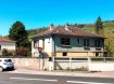 Maison Vente 3 chambres à Arnaville - 98 000 € A visiter très vite!!!. Jolie maison des années 60 totalement indépendante sur une parcelle de 4 ares 95 ca totalement clos et arboré.
Très beau potentiel a exploiter, menuiserie et chaudiere récentes, trois chambres, cuisine-salon-séjour d'env 35 m2, sous sol complet avec grand garage et cave.
Agréable jardin sur les quatres cotés de la maison;