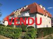 Appartement Vente à Itzig - 495 000 € La Cité vous propose cet appartement de 58m2 avec belle terrasse et jardin exposé au sud. Avec hall d'entrée, living avec accès terrasse, cuisine équipée avec réserve séparée, une salle de bains, une chambre à coucher, un parking et cave. Situation très calme , sur le plateau d'Itzig, dans une rue sans issue, à 10 km du Kirchberg, 10 minutes de la Ville de Luxembourg et Ban de Gasperich et 3 km de Bonnevoie. Chemins forestiers au pied de l'Immeuble. Cette Résidence de de 2000 très bien entretenue par le même syndic depuis 19 ans.Ref agence :melezes