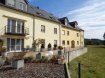 Appartement Location 1 chambre à Colpach-Haut - 1 000 € Agréable appartement à louer dans le village de Colpach-Haut.
L'appartement de 52m² situé au 1er étage se compose de:
- hall d'entrée
- wc séparé
- salle de bain, 2 lavabos
- 1 belle chambre à coucher
- séjour / salle à manger avec coin cuisine équipée, sortie sur balcon
- cave
- 1 emplacement extérieur
- garage.