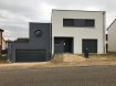 Maison individuelle Vente 4 chambres à Hoste - 279 200 € MODELLE DIGITAL
Dans nos créations en demi-niveaux, l’idée est de placer la partie nuit au-dessus de la partie sous-sol (garage, buanderie) en intercalant la partie jour par un palier à mi-hauteur de l'escalier. De ce fait la séparation est bien marquée par les escaliers. Ce système constructif ne comporte en général pas plus de 2 fois 7 marches. Nos constructions partent généralement d'une forme géométrique simple de type rectangulaire mais il est facilement possible de la personnaliser suivant vos aspirations. Cette maison à toit plat de 147m², élégante et familiale réunit au RDC une entrée spacieuse, un espace ouvert salon/séjour cuisine répondant aux besoins de la vie de tous les jours. Les grandes ouvertures vers l'arrière donnent un accès direct à votre terrasse. L'étage propose 4 chambres dont une suite parentale avec dressing et une salle de douche privative. Inspirée des plus belles références de l'architecture moderne, nos créations se différencient des autres, car elles reflètent la volonté de leurs propriétaires de définir LEUR propre cadre de vie.... MAISONS BATIVIA la référence !!