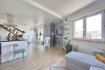 Appartement Vente 2 chambres à Differdange - 560 000 € Découvrez cet adorable appartement situé à Fousbann, idéal pour ceux qui recherchent confort, convivialité et praticité. Lumineux et chaleureux, cet espace se compose d'un couloir hall avec armoire penderie, offrant un espace de rangement pratique dès l'entrée. La jolie salle d'eau, équipée d'un WC et d'une fenêtre, apporte luminosité et confort. La cuisine équipée