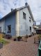 Maison Vente 3 chambres à Dudelange - 867 000 € Maison jumelée, d'une surface habitable d’environ 130 m², érigée sur un terrain de 3,09 ares, composée comme suit :
Rez-de-chaussée :
Hall d’entrée avec garde-robe encastrée, cuisine équipée ouverte avec accès à la terrasse, salle à manger, salon, salle de bains
1er étage :
Hall de nuit, 2 chambres, dont une avec trappe pour accès au grenier, chambre parentale avec salle de bains attenante
Sous-sol :
Grande cave, buanderie et chaufferie
Extérieur :
Garage fermé, plusieurs emplacements, terrasse et jardin.
Les chambres ainsi que le salon/salle à manger sont climatisés.
La maison se situe dans le quartier Brill, à quelques pas du centre de Dudelange avec toutes ses commodités. L’école primaire Brill, le lycée Nic Biever ainsi que diverses crèches et maisons relais se trouvent à proximité. Les grands axes routiers et les transports publics sont facilement accessibles.
Pour tout renseignement supplémentaire ou pour convenir d'un rendez-vous pour une visite, veuillez nous contacter par téléphone au (+352) 691 400 ou par mail : info@17b.lu
----------
Doppelhaushälfte, mit einer Wohnfläche von ca. 130 m², errichtet auf einem Grundstück von 3,09 Ar, setzt sich wie folgt zusammen:
Erdgeschoss:
Eingangshalle mit eingebauter Garderobe, offene Einbauküche mit Zugang zur Terrasse, Esszimmer, Wohnzimmer, Badezimmer.
1. Stock:
Schlafhalle, 2 Schlafzimmer, eines davon mit Falltür zum Dachboden, Elternschlafzimmer mit angrenzendem Badezimmer.
Kellergeschoss:
Großer Keller, Waschküche und Heizungsraum
Außenbereiche:
Geschlossene Garage, mehrere Stellplätze, Terrasse und Garten.
Die Schlafzimmer sowie das Wohn-/Esszimmer sind klimatisiert.
Das Haus befindet sich im Stadtteil Brill, nur wenige Schritte vom Zentrum von Dudelange mit all seinen Annehmlichkeiten entfernt. Die Grundschule Brill, das Gymnasium Nic Biever sowie verschiedene Kindertagesstätten und Maison Relais befinden sich in der Nähe. Die Hauptverkehrsstraßen und die öffentlichen Verkehrsmittel sind leicht zu erreichen.
Für weitere Informationen oder um einen Besichtigungstermin zu vereinbaren, kontaktieren Sie uns bitte telefonisch unter (+352) 691 400 oder per E-Mail: info@17b.lu
----------
Semi-detached house, with a living area of approx. 130 m², built on 3.09 ares of land, comprising:
First floor:
Entrance hall with built-in wardrobe, open-plan fitted kitchen with access to terrace, dining room, living room, bathroom.
1st floor:
Night hall, 2 bedrooms, one with trapdoor to attic, master bedroom with en-suite bathroom
Basement:
Large cellar, laundry and boiler room
Exterior:
Enclosed garage, several parking spaces, terrace and garden.
The bedrooms and living/dining room are air-conditioned.
The house is located in the Brill district, a few steps from the center of Dudelange with all its amenities. The Brill elementary school, the Nic Biever secondary school and various crèches and nursery schools are nearby. Major roads and public transport links are within easy reach.
For further information or to arrange a viewing, please contact us by telephone on (+352) 691 400 or by e-mail: info@17b.lu