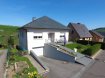 Maison individuelle Vente 4 chambres à Niederfeulen - 685 000 € Jolie maison individuelle, construite en 1977 sur un terrain de 7.50 ares, offrant une surface habitable de +/- 150 m2 (surface totale de +/-340 m2), partiellement rénovée, qui se compose comme suit:
sous-sol 1: diverses caves, garage pour 2 voitures, salle de douche avec WC
sous-sol 2: diverses caves, chaufferie
rdch.: hall d'entrée, salon/salle à manger avec feu ouvert, cuisine équipée avec accès à la terrasse offrant une vue imprenable, et au jardin, WC séparé, 4 chambres à coucher dont une avec accès à la terrasse, nouvelle salle de douche avec WC et 2 lavabos
Fenêtres en PVC double vitrage (2011), nouvelle façade (2002), aménagements de 3 places de parking extérieurs (2010), nouvelle salle de douche (2012), système d'alarme (2013).
La maison est disponible pour +/- septembre 2018.
Ref agence :1130