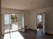 Appartement Location 1 chambre à Saint-Louis - 400 € F2 à louer à Saint-Louis la Ch.. Dans une impasse au calme tout près du magasin Leclerc, appartement de type F2 de 43 m2 situé en rez-de-chaussée surélevé et sans vis-à-vis, dans un petit collectif de 4 appartements. comprenant : une entrée, un séjour avec balcon, une petite cuisine équipée, une chambre et une salle de bains avec WC. Cave. Chauffage individuel électrique. Disponible le 4 mai