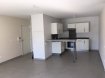 Appartement Location 2 chambres à Thionville - 910 € c.c. Appartement F3 de 74m2 situé en rez de jardin dans une résidence réçente.
Entrée avec vidéophone et placard, séjour avec cuisine ouverte équipée (mobilier haut et bas, four, plaque de cuisson, hotte aspirante) et accès terrasse (sud) (15m2), 2 chambres, cellier, salle de bains équipée (meuble vasque, miroir, spots, sèche serviette et douche), WC .
Chauffage individuel électrique par le sol.
Garage individuel.