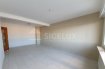 Appartement Location 1 chambre à Luxembourg-Gasperich - 1 600 € Proche du nouveau quartier de la Cloche d’Or, Sigelux Real Estate vous propose à la location cet appartement entièrement rénové, au 4éme étage de la Résidence « South-End », l’appartement se situe à l’arrière de l’immeuble offrant ainsi une vue dégagée et calme.
Il se situe au 235, route d’Esch L-1471 Luxembourg
Surface habitable de 65 m2
Il se compose comme suit :
- Hall d’entrée
- Grand living
- Cuisine toute équipée « Zanussi » four, micro-ondes, plaques induction, machine à laver le linge, lave-vaisselle, frigo, congélateur, table de repas, tabourets…
- Une grande chambre de 16m2, avec une armoire
- Douche à l’italienne, WC
- Balcon
- Cave
- 1 emplacement de parking
- Interphone, Fibre optique installée
Disponibilité immédiate
Loyer : 1600 €
Charges : 125 €
Garantie locative : 3 mois de loyer
Pour plus de renseignement ou un Rendez-vous pour visiter contactez :
SIGELUX : 46 71 31 ou info@sigelux.lu