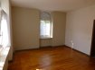 Appartement Vente 1 chambre à Creutzwald - 44 000 € L'agence Pack'Immo vous propose cet appartement de 48,3 m² au rez de chaussée comprenant une cuisine équipée, un séjour, une chambre, un placard et une salle de bains avec douche et WC.
Une place de parking.
Chauffage individuel au gaz.
Cave.