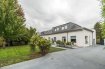 Maison individuelle Vente à Luxembourg-Kohlenberg - 1 890 000 € RE/MAX Forum spécialiste de l'immobilier au Grand Duché, vous propose en exclusivité cette très belle et athypique maison située ' au KOHLENBERG '
Une opportunité rare au coeur d'un des quartiers les plus prisés de Luxembourg, à seulement 2 minutes à pied du lycée Vauban ainsi que du quartier de la cloche d'or et à proximité de Merl, Belair et du centre ville.
Construite à la fin des années 50, elle beneficie d'une situation excepionnelle, en deuxième ligne, desservie par une chemin semi privatif, en retrait de la route principale.
Sise sur un magnifique terrain de 9 ares situé en zone verte, elle beneficie d'une vue dégagée sur la campagne environnante.
Elle se compose de la façon suivante,
Au rez de chaussée, un vaste living dans le style loft avec parquets massifs, une cuisine semi fermée et équipée, une première chambre avec salle de bain, une très belle veranda ainsi qu'une salle de douche et une buanderie.
A l'étage, un beau hall de nuit avec coin bureau dessert deux chambres dont une avec dressing et accès privatif à un solarium.
Les extérieurs se composent de deux terrasses, à l'avant et à l'arrière de la maison, un jacuzzi et un garage.
Le large accès à la maison permet de stationner plusieurs véhicules à l'intérieur de la propriété dont le jardin est entièrement clos.
La maison dispose également d'une cave avec chaufferie dont l'instalation est récente.
A visiter au plus vite!
Ref agence :Kohlenberg 59A