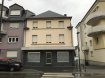 Immeuble de rapport Vente à Pétange - Prix sur demande Tempocasa Strassen vous propose Ce bâtiment à la vente sur Pétange.
ll se compose comme suit:
- Sous sol avec caves et garage: +/-150 m²
- Rez-de-chaussée prévu pour local commercial: +/-150 m²
- Duplex avec terrasse et véranda: +/- 220 m²
- Grenier: surface +/- 100m²
Contactez nous pour une visite ou pour plus d'informations.