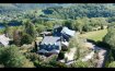 Maison Vente 5 chambres à Insenborn - 2 300 000 € Texte français and english ci-dessous.
Eines der traumhaftesten Anwesen im Luxemburger Land.
Auf einer Anhöhe, direkt über dem Stausee und grandiosem Rundumblick, liegt das Anwesen sehr ruhig und mitten in der Natur. Nur ein kleiner Weg führt zu der handvoll, exklusiven Häuser, in einer sehr bevorzugten Lage.
Das Haupthaus wurde 1960 im Ardennen-Stil errichtet, vom jetzigen Eigentümer von Grund auf erneuert und mit einem 450m2 großen, modernen Anbau erweitert. Somit stehen insgesamt fast 517m2 Wohnfläche zur Verfügung und eine riesige Garage für mindestens 4 Autos.
Das ursprüngliche Haus wurde komplett erneuert, wobei der klassische Ardennen-Stil berücksichtigt blieb. Es wurden nur die besten Materialien verwendet und gerade im Detail keinerlei Kosten gescheut. So entstand im unteren Bereich ein großzügiges Wohn/Esszimmer mit Zugang zur wunderschönen, riesigen Terrasse mit Seeblick. Die Küche ist funktionell/modern und mit einer Durchreiche mit dem Esszimmer verbunden. Des Weiteren gibt es eine Gäste-Toilette und eine klassische Treppe in den ersten Stock. Dort liegt das Master-Schlafzimmer mit Balkon (Traumblick), eigenem Traum-Bad und Dressing. Daneben gibt es ein weiteres Zimmer mit Schlafzimmer im Stock darüber. Hier gibt es einen Zugang zur Sonnenbank. Weiterhin findet man ein Abstellzimmer, ein Bad, eine separate Toilette und ein gemütliches Zimmer, dass als Büro genutzt werden kann. Hier liegt auch der Zugang zum neuen Teil des Anwesens. Man betritt einen Raum von ca 70m2, mit 4 großen Fenstern und einem weiteren, offenen Stockwerk, welches nochmals 25m2 umfasst. Im hinteren Teil gelangt man über eine Glas-Schiebetür in einen modernen Dressing und ein sehr modernes Bad mit Dusche und Toilette. Dieser großzügige Bereich eignet sich zum sehr komfortablen Wohnen, als Büro oder seriösen Hobby-Raum. Eine weitere Tür öffnet den rechten Flügel des Anwesens. Hier liegen ein großer Raum mit Kamin und tollen, burgähnlichen Fenstern, sowie ein weiterer großer Raum mit Badezimmer. Man kann diesen Bereich auch getrennt vom Haupthaus, von der Garagenseite erreichen. Eine weitere Treppe führt in den 2.Stock des rechten Flügels und bietet ein wahnsinniges Turmzimmer mit einem 2.Bereich, der als Abstellkammer oder Archiv genutzt werden kann. Von hier hat man einen unglaublichen Blick über den Stausee und die gesamte Natur. Diese Räumlichkeiten des rechten Flügels können als eigenständige Wohnung oder als Büro genutzt werden. Im Erdgeschoss dieser Seite des Anwesens befinden sich die riesige Garage für mindestens 4 Autos, einer Werkstatt, ein Badezimmer mit Dusche und die super-moderne Gas-Heizungsanlage. Eine Regenwasseranlage ist vorinstalliert.
Alle verbauten Materialien sind sehr hochwertig, alle Holzarbeiten, Kacheln, Marmor und Steingut, Fenster ( im neuen Teil 3-4 fach ), Fliegengitter, Schieferdächer, Isolierungen, Alarmanlage, Garagentore etc.
Auf die Außenanlage des Anwesens wurde besondere Rücksicht genommen. Über einen eigenen Weg gelangt man auf das riesige Grundstück mit stilgerechter Vorfahrt vor dem Haus. Der vordere Teil des Anwesens wurde mit viel Liebe zum Detail angelegt und begeistert alle Besucher. Eine riesige Durchfahrt vor den Garagen stellt eine praktische Verbindung zur Terrasse und Garten dar oder sorgt dafür, dass man bei jedem Wetter trocken ins Haus kommt, ohne die Garage benützen zu müssen. Der Eingangsbereich des ursprünglichen Hauses wurde nach toskanischem Vorbild ausgebaut mit einer romanischen Pergola mit Platz für viele Freunde und einem eigens gebauten Backofen/Grill Häuschen. Hier lassen sich die Sommertage wie in Italien verbringen. Eine weitere, riesige Terrasse befindet sich hinter dem Anwesen und lässt sich , unter anderem, vom Wohnzimmer her betreten. Hier wurde sehr stilvoll mit vielen Steinen gearbeitet, mehrere luxuriöse Aufenthaltsmöglichkeiten erschaffen, sowie eine traumhafte Gartenlandschaft gestaltet. Verrückte Details sind 2 Außenkamine, Lampen in verschiedenen Nischen und viele verrückte Accessoires an den Wänden und im Garten. Hier finden sich weitere kleinere Gebäude, wie zum Beispiel eine Holz-Chalet (30m2), ein großer Hundezwinger, ein Abstellhäuschen für Gartengeräte, und ein professionelle Umweltkontainer.
Das Grundstück verläuft sich auf der rechten Site des Anwesens in einem riesigen, zum Teil angelegten ,Park mit eigenem Zugang von der unteren Straße. Hier gibt es wiederum mehrere kleine Holzschuppen, eine Werkstatt und die Möglichkeit ein großes, weiteres Gebäude zu errichten. ( z.B. einen großen Pferdestall für mehrere Tiere, eine große Werkstatt oder einfach nur eine Halle für verschiedene Möglichkeiten). Das gesamte Anwesen ist eingezäunt.
Das Anwesen ist einzigartig in der Lage, Größe und Qualität, was heutzutage kaum noch realisierbar sein wird. Umgeben von weiteren Traumhäusern und prominenter Nachbarschaft, lässt sich Natur und die absolute Ruhe genießen.
Insenborn liegt malerisch am Stausee von Luxemburg, mitten in der Natur. Der See bietet viele Wassersportmöglichkeiten und der Strand von Insenborn ist in ein paar Minuten erreichbar. Das Städtchen Esch/Sur liegt nur einige Kilometer entfernt. Arlon (B) befindet sich 20 Minuten auf der anderen Seite des Sees, sowie eine Autobahnanbindung Luxemburg-Brüssel. Die Verbindung zur Stadt Luxemburg wurde durch die Eröffnung des Stafelter Tunnels noch einfacher. Den Kirchberg/Flughafen erreicht man in etwa 40 Minuten.
Une des plus belles propriétés de rêve au Luxembourg.
La propriété a une situation très tranquille sur un coteau en pleine nature, directement au-dessus du lac de barrage et offrant une vue panoramique grandiose. Seulement quelques maisons exclusives en situation très privilégiée sont accessibles par un seul petit chemin.
La maison principale de style ardennais, a été érigée en 1960. Elle a été rénovée de fond en comble par le propriétaire actuel et elle a été agrandie d’une annexe moderne de 450m2. Par conséquent, presque 517m2 de surface habitable, ainsi qu’un garage gigantesque pour au moins 4 voitures sont à disposition.
Lors de la rénovation complète de la maison initiale, le style classique ardennais a été respecté. Seulement les meilleurs matériaux ont été utilisés et, surtout en détail, on y a mis le prix. Il en résulte dans la partie inférieure, un salon/salle à manger spacieux avec accès sur la terrasse magnifique et gigantesque avec vue sur lac. La cuisine est fonctionnelle et moderne et est reliée par un passe-plat à la salle à manger. En outre, on a un WC séparé et un escalier classique pour atteindre le premier étage où se situe la chambre à coucher principale avec balcon et vue de rêve, ainsi qu’un dressing et une salle de bains de rêve. A côté, on trouve une pièce supplémentaire avec chambre à coucher au-dessus. Ici on a accès au solarium. En outre, cet étage est équipée d’ un débarras, d’une salle de bains, d’un WC séparé et d’une chambre douillette, qui peut avoir l’affectation de bureau. Ici se trouve l’accès à la nouvelle partie de la propriété. On entre dans une pièce de +/- 70m2, équipée de 4 grandes fenêtres et d’un étage ouvert supplémentaire, qui englobe encore une fois 25m2. Dans la partie postérieure, on accède par le biais d’une porte coulissante en verre à un dressing moderne et une salle de bains moderne avec douche et WC. Cette partie généreuse s’apprête particulièrement comme séjour confortable, comme bureau ou comme spacieuse pièce à hobby. Une porte supplémentaire ouvre l’aile droite de la propriété où se situe une grande pièce avec cheminée équipée de fenêtres dans le style d’un château-fort, ainsi qu’une autre grande pièce avec salle de bains. Toute cette partie peut également être accédée séparément à partir du côté du garage. Un escalier supplémentaire mène au 2me étage de l’aile droite et offre une chambre-tour délirante avec une 2me partie, qui peut être utilisée comme archive ou débarras. D’ici, on a une vue incroyable sur la nature et le lac. Ces locaux de l’aile droite peuvent être exploités comme bureau, ou comme appartement séparé. Au rez- de- chaussée de ce côté de la propriété se situe l’énorme garage pour au moins 4 voitures, un atelier, une salle de douche et le chauffage au gaz super-moderne. Une installation de récupération des eaux pluviales est préinstallée. Tous les matériaux de construction, comme la menuiserie, le carrelage, marbre, fenêtres (dans la nouvelle partie à triple et quadruple vitrage),Moustiquaires, isolations, installation d’alarme, portes de garage etc., sont de très haute qualité.
Les alentours de la propriété ont été pris particulièrement en considération. Par le biais d’un chemin privé, on atteint le terrain gigantesque avec arrêt de style devant la maison. La partie antérieur de la propriété a été aménagée avec beaucoup d’amour au détails et enthousiasme tous les visiteurs. Le passage gigantesque devant les garages constitue un raccordement pratique avec la terrasse et la jardin, de sorte qu’on peut atteindre la maison par tous les temps sans devoir utiliser le garage.
La partie d’entrée de la maison initiale a été aménagé selon le modèle toscane avec une pergola romantique, une maison à barbecue avec four, pour avoir beaucoup d’espace pour les invités. Les journées d’été se passent comme en Italie. Une autre terrasse gigantesque se situe dans la partie postérieure de l’immeuble et peut être atteinte entre autres à partir du living. On a travaillé beaucoup de pierres, crée plusieurs possibilités luxurieuses de séjour et dessiné un jardin de rêve.
En détail, on trouve 2 cheminées extérieures, des lampes dans diverses niches et beaucoup d’accessoires délirants sur les murs et au jardin. Plusieurs petites bâtisses se trouvent ici, comme un chalet en bois de 30 m2, un chenil, un abri de jardin pour outils et un conteneur environnemental professionnel.
Le terrain se perd du côté droit en un parc énorme en partie aménagé avec accès séparé de la rue inférieure. On y trouve encore plusieurs remises en bois, un atelier et la possibilité d’ériger un grand immeuble supplémentaire. (p.ex. écurie pour plusieurs chevaux, un hall ou un atelier) Toute la propriété est clôturée.
Cette propriété est unique depuis sa situation, sa surface et sa qualité, dont la réalisation nos jours ne semble pratiquement plus possible. Entouré d’autres villas de rêve et voisinage élitaire, la nature et le calme absolu peuvent être savourés.
Insenborn se situe de façon pittoresque en pleine nature au bord du lac de barrage au Luxembourg. Le lac offre beaucoup de possibilités de sports nautiques et la plage d'Insenborn est à quelques minutes. Le petite ville d'Esch- sur- Sûre n'est qu'à quelques kilomètres. Arlon se situe à 20 minutes de l'autre côté du lac, ainsi qu'un accès sur l'autoroute Luxembourg - Bruxelles. Le trajet vers Luxembourg, Kirchberg et l'aéroport va considérablement s'améliorer avec l'ouverture de la route du nord .
One of the most fantastic properties in the Luxembourg region.
On a hill, directly above the lake and with a grandiose all-round view, the property is very quiet and in the middle of nature. Only a short walk leads to the handful of exclusive houses in a very privileged location.
The main house was built in 1960 in the Ardennes style, completely renovated by the current owner and expanded with a 450m2 modern extension. Thus, a total of almost 517m2 of living space is available and a huge garage for at least 4 cars.
The original house has been completely renovated, keeping the classic Ardennes style in mind. Only the best materials were used and no expense was spared, especially in the details. This created a spacious living / dining room in the lower area with access to the wonderful, huge terrace with a view of the lake. The kitchen is functional / modern and connected to the dining room with a hatch. Here you find also a guest toilet and a classic staircase to the first floor with the master bedroom with balcony (dream view), own bathroom and dressing, another room with a bedroom on the floor above plus access to the sunbed here. There is also a storage room, a bathroom, a separate toilet and a cozy room that can be used as an office. Here you find the access to the new part of the property. You enter a room of approx. 70m2, with 4 large windows and another, open floor, which comprises another 25m2. A sliding glass door in the rear part leads to a modern dressing room and a modern bathroom with shower and toilet. This spacious area is suitable for very comfortable living, as an office or a serious hobby room. Another door opens the right wing of the property. Here is a large room with a fireplace and great, castle-like windows, as well as another large room with a bathroom. You can also reach this area separately from the main house, from the garage side. Another staircase leads to the 2nd floor of the right wing and offers an insane tower room with seperate room that can be used as a storage room or archive. From here you have an incredible view of the lake and all of nature. These rooms in the right wing can be used as an independent apartment or as an office. On the ground floor of this side of the property you will find the huge garage for at least 4 cars, a workshop, a bathroom with shower and the ultra-modern gas heating system. A rainwater system is pre-installed and solar panels on the roof.
All built-in materials are of very high quality, all woodwork, tiles, marble and earthenware, windows (3-4 fold in the new part), fly screens, slate roofs, insulation, alarm systems, garage doors etc.
Special consideration was given to the grounds of the property. A separate path leads to the huge property with a stylish right of way in front of the house. The front part of the property was laid out with great attention to detail and inspires all visitors. A huge passage in front of the garages provides a practical connection to the terrace and garden or ensures that you can get into the house dry in any weather without having to use the garage. The entrance area of ??the original house was expanded according to the Tuscan model with a Romanesque pergola with space for many friends and a specially built oven / grill house. Here you can spend the summer days like in Italy. Another, huge terrace is located behind the property and can be entered, among other things, from the living room. A lot of stones were used here in a very stylish way, several luxurious accommodation options were created and a wonderful garden landscape was designed. Crazy details are 2 outdoor fireplaces, lamps in different niches and lots of crazy accessories on the walls and in the garden. There are other smaller buildings here, such as a wooden chalet (30m2), a large dog kennel, a box for gardening tools and a professional environmental container.
The property runs on the right side of the property in a huge, partly landscaped park with its own access from the lower street. There are several small wooden sheds, a workshop and the possibility of building another large building. (e.g. a large horse stable for several animals, a large workshop or just a hall for various possibilities). The entire property is fenced.
The property is unique in its location, size and quality, which will hardly be feasible these days. Surrounded by other dream houses and prominent neighborhoods, you can enjoy nature and the absolute tranquility.
Insenborn is picturesquely located on the Luxembourg lake, in the middle of nature. The lake offers many water sports and the beach von Insenborn can be reached in a few minutes. The town of Esch / Sur is only a few kilometers away. Arlon (B) is 20 minutes on the other side of the lake, as well as a motorway connection Luxembourg-Brussels. The connection to Luxembourg City became even easier with the opening of the Stafelter Tunnel. The Kirchberg / airport can be reached in about 40 minutes.
