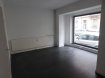 Appartement Vente 1 chambre à Mulhouse - 65 000 € Spécial Investisseur :
A MULHOUSE Centre, un ensemble locatif comprenant :
* 1 Appartement F1 de 32m² meublé Loué et entièrement rénové situé dans un immeuble donnant sur une cour intérieure.
Il comprend: une Cuisine équipée complète (placards, four, plaques,
frigo/congel...), 1 Grande Pièce Principale indépendante et carrelée, 1 Salle d'eau avec douche hydromassante et à l'entrée 1 placard.
Chauffage collectif au gaz.
Loyer Net Annuel 3840€
* 1 Ensemble commercial de 2 Locaux à usage de Bureaux d'une superficie totale de 38m² et Libre d'Occupation.
Rentabilité élevée.
SOUS COMPROMIS DE VENTE