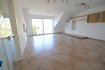 KEHLEN, cité SCHOULWEE, quartier très calme et résidentiel, beau duplex dans maison de 2005 à deux unités, au premier et deuxième étage (sans ascenseur), de 147 m2 et comprenant : 1er étage : entrée, WC invités, living avec vue sur la verdure, cuisine équipée de qualité séparée avec passe-plats, électroménagers SIEMENS, plan de travail en granit, deux chambres à coucher avec parquet au sol, une salle de bains avec baignoire, deux lavabos et WC, 2ème étage : un débarras, grande chambre parentale avec dressing, salle de douche en suite avec WC, velux dotés de volets électriques avec télécommande, fenêtres avec volets électriques. Une grande cave de 7,67 m2, un garage fermé avec porte électrique, un emplacement de parking privé à l'extérieur, buanderie commune. Disponible à l'acte Commission d'agence : à charge du vendeur. Contact et visites : Rosalba MAITRE téléphone : 691 550 189 Email : rosalba@parkagence.lu