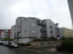 Appartement Vente 3 chambres à Niederkorn - 590 000 € idéalement situé dans un quartier calme, proche de la forêt et de toutes commodités,(quartier Prënzebierg), LUXPROIMMO vous propose ce magnifique PENTHOUSE entièrement rénové en 2016 d'une surface habitable de 120m² et 2 belles terrasses de +-40m² et 15m².
Au 3iéme et dernier étage d'une résidence construite en 2001, avec ascenseur et très bien entretenue, ce bien est agencé comme suit:
Grand hall d’accueil, débarras avec local buanderie(possibilité de créer un wc séparé). Espace jour avec une belle cuisine de 2016, ouverte sur le spacieux et lumineux living de +-50m² avec feu ouvert et accès à la première terrasse.
Espace nuit comprenant 3 chambres à coucher de 14m²;12m² et 11m² toutes accessibles à la deuxième terrasse. Une belle salle de douche vient compléter cet espace.
Au sous sol:
Cave privée, buanderie commune, 1 garage fermé et 1 emplacement couvert.
Proche des transports en commun, principaux axes routiers, écoles, crèches, aires de jeux...