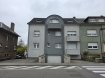 Bel appartement de 70 m² idéalement situé à Bettembourg, rue Klensch, avec l'ensemble des peintures fraîchement refaites à neuf. Proche de toutes les commodités, écoles et des transports. (gare et bus)

Le bien se compose comme suit :

Entrée : couloir de distribution fonctionnel avec placard intégré.  
Cuisine : entièrement équipée.  
Espace nuit : 2 chambres à coucher.  
Salle d'eau : salle de douche.  
Extérieur : petit balcon de ±3 m².  
Emplacement idéal proche de la gare de Bettembourg (accès rapide Luxembourg-Ville).  
Arrêts de bus et écoles à proximité immédiate.  

?? Conditions de visite (Dossier exigé avant rendez-vous) :

Pour planifier une visite, merci d'envoyer au préalable votre dossier complet comprenant :  
Pièce(s) d'identité en cours de validité.  
Contrat de travail.  
Les 3 dernières fiches de salaire.  
Pour envoyer votre dossier par mail : progetra@pt.lu