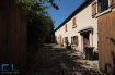 Ferme Vente 4 chambres à Boulaide - 730 000 € Superbe fermette avec une cour intérieure sur un terrain de 11 aresà Boulaide, à quelques minutes du Lac de la Haute Sûre. L' origine de la fermette remonte à l'année 1850.Avec 210m2 habitables (350m2 utiles) se compose de 4-6 chambres à coucher selon besoin; salle de bain; Wc sépare; cuisine; salon avec feux ouvert; salle a manger;grenier; salle de jeux; deux garages (dalles en béton et une partie en bois) chauffage électrique, double vitrage.Disponible d'immédiat.Les honoraires d'agence sont entièrement à charge du vendeur.Ref agence :BCVJB43