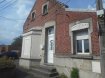 Maison Location 1 chambre à Beauvois-en-Cambrésis - 460 € c.c. maison avec garage mais pas de jardin. petite maison comprenant cuisine séjour salle de bains
étage une chambre bureau
grand garage