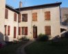 Appartement Vente 1 chambre à Metz - 150 000 € Baisse de prix
L'agence Pack'Immo vous propose cet appartement situé rue Mangin à Metz et proche de toutes commodités : boulangerie, pharmacie, supermarché, fleuriste, centre d'examen, opticien, médecin, tabac, etc ...
Il se situe à deux pas du jardin botanique et donc très proche du canal.
Voici le détail par pièce :
- une cuisine équipée : four, plaques, hotte, frigo, congélateur, lave vaisselle.
La superficie de la cuisine est de 10 m².
- un salon/salle à manger de 20 m²
- une salle de bain rénovée de 7 m² environ : douche à l'italienne, meuble double vasque, sèche serviette et meuble de rangement, miroir à LED
- une chambre de 14 m² très spacieuse et lumineuse avec un accès unique à la mezzanine en mansarde (dressing à l'heure actuelle) de 7 m².
- un WC séparé (sanibroyeur)
- des rangements dans le couloir
- une cave de 5 m²
Surface au sol 67,93 m², loi Carrez 59,50 m².
L'appartement est vendu avec une partie du jardin (à ce jour, il n'y a pas de délimitation car je ne l'utilise pas).
Copropriété de 4 appartements (propriétaire).