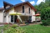 Maison Vente 6 chambres à Gérardmer - 520 000 € GERARDMER COUP DE COEUR Dans une rue tranquille ,en bas de coteau à proximité du centre belle propriété de 230 m² avec de beaux volumes sur 1300 m² de terrain paysagé GERARDME. Maison comp un hall d'entrée, une cuisine équipée avec cellier, un grand salon séjour avec poêle Tulikiwi, 6 chambres, deux salles de bains, deux WC et deux dressings. Sous-sol complet avec garages 3 véhicules, chaufferie, buanderie et atelier.Belles prestations Prix : 520 000 * *Honoraires à la charge du vendeur