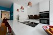 Penthouse Location 3 chambres à Luxembourg-Neudorf - 3 300 € LUXEMBOURG-NEUDORF,
A deux pas du Kirchberg et des Communautés Européennes, magnifique penthouse entièrement meublé aux finitions luxueuses, de 110 m2 habitables + 45 m2 de terrasses dans une résidence à basse énergie (classe A-A) de 2016, au quatrième et dernier étage avec ascenseur et comprenant : hall d’entrée, WC séparé, grand living (donnant sur la terrasse ) canapé ITINERAIRE, bibliothèque PIXL, de Roche Bobois, tapis, table basse, fauteuil et repose-pieds, meuble TV et TV, (Roche Bobois) parquet au sol, belle cuisine équipée moderne NOLTE avec bar, électroménagers SIEMENS, four à vapeur, four, congélateur, plaques induction, hotte intégrée, lave-vaisselle, frigo, plan de travail en résine, belle terrasse avec table et chaises, sol en bois, deuxième terrasse privative sur le toit, une chambre parentale (parquet au sol) avec salle de douche en suite, placards, buanderie privative avec lave-linge et sèche-linge, une terrasse, local technique, deux chambres enfants avec parquet au sol, une salle de douche, une cave de 10 m2, un emplacement de parking.
Alarme, ventilation mécanique avec récupération d’air, triples vitrages, volets électriques,
Libre le 15 Octobre 2019
Contrat de bail d’un an minimum renouvelable
Contact et visites : Rosalba MAITRE téléphone : 691 550 189