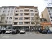 Appartement Vente 2 chambres à Luxembourg-Gare - 940 000 € L'agence immobilière Christine SIMON, vous présente en exclusivité ce magnifique appartement dans la Rue de Strasbourg à 5 minutes à pieds de la gare centrale,La Résidence est de l'année 1968, 11 unités et entièrement rénové il y a 16 ans.L'appartement situé au deuxième étage avec ascenseur et se compose comme suit:Hall d'entrée, toilette séparée, spacieux et lumineux séjour, salon avec sa cuisine équipée ouverte et son accès au balcon avec vue sur la belle place de Strasbourg.Hall de nuit, deux chambres à coucher dont une de 16 m2 avec balcon de 5,80 m2 et une de 14 m2 et son petit balcon de 1,30 m2, une salle de bain avec baignoire, lavabo et toilette.Au sous-sol une cave privative de 11,75 m2 et une buanderie commune.Disponibilité de l'appartement: à l'acte notarié de vente.L'appartement se trouve dans un bon état.Arrêt de bus, gare centrale, Commerces, médecins, écoles à proximités.Si vous êtes intéressés à visiter, contacter l'agence par téléphone au 26 53 00 30 1 ou par eMail info@christinesimon.lu.Nous sommes en permanence à la recherche d'appartements, maisons ou terrains en location ou en vente pour nos clients solvables.La commission de vente de 3% + TVA sont à charge du vendeur.