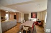 Maison mitoyenne Vente 3 chambres à Filsdorf - Prix sur demande SOUS COMPROMIS
Commune de Dalheim à Filsdorf
Très belle maison mitoyenne rénovée de 3 chambres à coucher d'une surface habitable au sol de 140 m2 et de 160 m2 utile.
Il se compose comme suit:
Hall d'entrée, double séjour, salle à manger, (32 m2) cuisine équipée ouverte (12 m2), salle de douche avec toilette, buanderie et cave.
A l'étage:
Hall d'accueil, 3 chambres à coucher de 11,50 m2, 11 m2 et 9,60 m2 une grande dalle de bains avec douche, baignoire, double vasque et toilette.
Combles aménagé en chambre ou bureau avec débarras et une salle de bains.
Extérieur un emplacement de voiture et un cave au sous-sol, accessible de l'extérieur.
PAS DE JARDIN NI DE GARAGE
Travaux réalisés:
Rez de chaussée complet en 2017, Toiture en bon état, façade avant 2005 et arrière en 2016, chaudière à mazout, changement du boiler en 2016, fenêtres 2016-2017.
Pas de travaux à prévoir.
Ref agence :5338987
