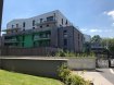 Appartement Location 1 chambre à Roncq - 650 € c.c. RONCQ Prox centre-ville Type 2 avec 2 parking. Superbe appartement Type 2 dans résidence sécurisée, proche du parc, du centre et des grands axes et commerces, au 4ème et dernier étage avec grand balcon de 16m², cuisine équipée ouverte sur le séjour, grande chambre avec placard, belle salle de bain avec baignoire, et 1 place de parking en sous sol fermée et une place extérieure sécurisée. Libre début aout Loyer 585 euros / mois Charges : 65 euros / mois Frais d'agence et d'état des lieux : 730 euros