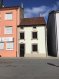 Maison mitoyenne Vente à Diekirch - 385 000 € SCHAUS IMMOBILIER vous propose à la vente cette charmante maison historique (une des plus anciennes de Diekirch) située au plein centre-ville de Diekirch, à quelques pas de la zone piétonne.
La maison nécessite quelques travaux d'aménagement et de rénovations.
Ainsi, il est possible d'aménager jusqu'à quatre chambres.
Un grand parking se trouve en face.
Nous sommes à votre entière disposition pour tout renseignement complémentaire et un rendez-vous de visite.
Ref agence :883084