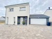 Maison Vente 3 chambres à Flastroff - 359 000 € Maison individuelle. MAISON individuelle de 2016 de type F5 proche du LUXEMBOURG.Elle se compose de 3 chambres, d'une cuisine équipée ouverte sur un séjour double avec accès terrasse, d'une salle de bain avec douche italienne et baignoire, garage double et place pour stationner d'autres véhicules, de son jardin et d'une cabane de jardin.