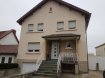 Location - Maison individuelle à Kayl prix : 2 100 € Maion rénovée en 2018, idéale pour une famille, se décomposant comme suit :
Au sous-sol :
1 garage motorisé
- cave et buanderie (à disposition : 1 sèche- linge, 1 lave-linge et un congélateur)
- local technique (chaudière gaz neuve)
- 1 toilette
Accès terrasse et jardin
Au rez de chaussée :
Hall de distribution
Toilette séparée
Salle de bains avec meuble 1 vasque
Salon séjour
Cuisine fermée, tout équipée (neuve) :
frigo, vitro-céramique, four, hotte, lave-vaisselle ..
A l’étage 1 :
3 chambres
1 chambre meublée état neuf comprenant :
- Lit une place avec matelas, 1 table de chevet, 1 commode, 1 armoire
Grenier avec accès esca-trappe
Extérieur :
Jardin, terrasse, abri de jardin
1 grand garage fermé