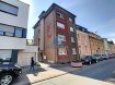 Appartement Vente 2 chambres à Esch-sur-Alzette - 360 000 € -- FR --
L'agence ImmoAssur vous propose un appartement lumineux au 1er étage une surface d'environs /- 75 m2, dans petite résidence de 4 unités.
Il se compose comme suit:
- Hall d'entrée, living, cuisine indépendante, 2 chambres à coucher, salle de douche avec lavabo et WC, deux caves privative, buanderie commune, terrasse commune , ainsi qu'un garage box fermé, cour.
- Chaudière individuelle
- Travaux à prévoir
Se situe près du centre-ville, proches des commerces, écoles et du réseaux autoroutier.
Nous sommes aussi disponibles pour les visites le samedi.
Selon la disponibilité des propriétaires.
Nous recherchons en permanence pour la vente et pour la location,
des appartements, maisons, terrains à bâtir etc pour notre clientèle déjà existante.
Achat éventuel par notre société.
N'hésitez pas à nous contacter si vous avez un bien pour la vente ou la location.
Estimations gratuites.
Pour l'obtention de votre crédit, notre relation avec nos partenaires financiers (banques luxembourgeoise) vous permettront d'avoir les meilleurs conditions, inclus dans nos services gratuits.
Prix: 360.000' les honoraires de l'agence seront à la charge du vendeur
Ref agence :881557