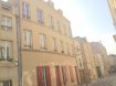 METZ, quartier Outre Seille appartement F1.

Dans un ancien bâtiment, lumineux F1 au 1er étage comprenant : un salon, une cuisine séparée avec réfrigérateur et plaque de cuisson, salle de bains avec toilettes. Chauffage individuel au gaz. 
Surface : 27 m².

Loyer : 350 € 
Charges : 50 € (provision sur l'eau, électricité des parties communes, déchets ménagers) 
Modalités de recouvrement des charges locatives : provision avec ajustement annuel.

Dépôt de garantie : 350 € 
Frais à la charge du locataire : 220 € dont 60 € pour l'inventaire.

Date de diagnostic : 16/01/2024.

Dépenses annuelles en énergie : entre 610 € et 880 € TTC par an. 
Consommation d'énergie : E (283 kWhEP/m².an) 
Émissions de gaz à effet de serre : E (60 kgéqCO2/m².an).

Des informations sur les risques auxquels ce bien est exposé sont disponibles sur le site Georisques : www.georisques.gouv.fr.

GARANTIE OBLIGATOIRE.