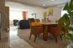 Duplex Vente 2 chambres à Pétange - 565 000 € Beau duplex dune surface totale de 145m2 situé au 4ième étage d'une résidence située au centre de Pétange.
Le duplex dispose de :
4ième étage : Hall d'entrée, grand living/salle à manger, cuisine équipée, grande chambre à coucher, salle de bain WC et 1 débarras.
5ième étage : Palier, grande chambre à coucher, salle de douche WC, débarras et belle terrasse avec vue sur Pétange.
Le duplex dispose également d'une cave et d'un garage box-fermé.
On dispose également de la possibilité de faire une 3ième chambre.
Le duplex se trouve dans un état impeccable.
A voir.
Situation : La résidence est idéalement située au centre de Pétange à proximité de : supermarché, arrêt de bus, école, gare, pharmacie''etc
Ref agence :161