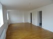 Appartement Location 3 chambres à Nancy - 1 100 € c.c. NANCY, quartier HOPITAL CENTRAL, Beau F 5. NANCY, proche Avenue de Strasbourg, dans immeuble privatif, Appartement F 5 (107 m2) composé d'un vaste salon-salle à manger, trois belles chambres, possibilité de faire une quatrième chambre, cuisine séparée équipée, salle de bains avec baignoire, double-lavabo, WC , un cabinet de toilette avec douche, un WC séparé avec lave-mains, chauffage individuel au gaz, appartement entièrement rénové, sanitaires, cuisine et chauffage neufs, accès à jardin collectif IDEAL pour une COLOCATION à trois ou quatre personnes , Loyer :1 100 euros plus 100 euros de charges, Agence KLAA 8 rue Girardet NANCY 03 83 97 01 78 ou 06 80 44 77 95