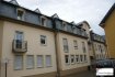Appartement Vente à Echternach - 650 000 € VENDU !!! IMMO EXCELLENCE vous propose en exclusivité ce joli appartement très moderne et lumineux d'une surface habitable totale de 157,85 m2. L'appartement situé au cœur d'Echternach, à proximité de toutes commodités, se compose d'un spacieux hall, d'une moderne cuisine équipée de marque, d'un grand living avec salle-à-manger et accès direct sur un balcon offrant une vue magnifique sur l'Orangerie ainsi que sur la Basilique d'Echternach. L'appartement dispose de deux chambres-à-coucher dont une avec accès sur un petit balcon, d'un bureau, d'un W.C. séparé, d'une salle-de-bains avec douche et raccordement pour la machine-à-laver, de deux emplacements intérieurs ainsi que d'une cave.
Appartement à voir absolument !
Echternach (luxembourgeois : Iechternach) est une ville du Luxembourg d'environ 5300 habitants et le chef-lieu de son canton, le long de la vallée de la Sûre marquant la frontière avec la Rhénanie-Palatinat allemande.
Elle est surtout connue pour son abbaye et sa procession dansante de Pentecôte.
Ref agence :3426681