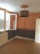 Maison Vente 2 chambres à La Chartre-sur-le-Loir - 66 000 € Maison proche commerce. Maison mitoyenne à rafraîchir située proche commerce . Elle se compose d'un couloir d'entrée, wc, salle d'eau, une cuisine séjour et une véranda. A l'étage deux chambres, petite pièce avec lavabo, partie grenier. Cave en dessous, cour derrière avec garage. Un jardin. Vue sur l'étang. L'ensemble sur 198 m2 environ. ,