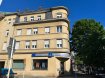Appartement Vente 4 chambres à Rumelange - 607 000 € Bel appartement d'une surface utile de 107 m2, dans un état impeccable, idéal pour familles nombreuses. Il se compose d'un hall d'entrée, d'une cuisine équipée individuelle, de quatre chambres à coucher dont une avec salle de douche privative, d'une deuxième salle de douche, d'un salon, d'une cave et d'un grenier privatif. L'appartement se situé dans une résidence de 4 unités au centre-ville, ayant un grand parking de stationnement en face, l'arrêt de bus à quelques mètres seulement. Libre à convenir.Pour pus d'informations ou pour une visite des lieux veuillez contacter Mme. VAZ Lisa, Gsm.: 621283844 ou par mail: lisa.vaz@cl-immo.luLes frais d'agence sont compris dans le prix et à charge du vendeur.