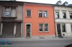 Maison mitoyenne Vente 4 chambres à Esch-sur-Alzette - 580 000 € **** SOUS COMPROMIS ****Maison très accueillante et lumineuse.Comprenant au rez-de-chaussée, un hall d'entrée, un spacieux salon avec son feu ouvert, une salle à manger, une cuisine équipée séparée donnant accès à la cour.1er étage hall de nuit, deux grandes chambres à coucher, une salle de douches.2ème étage deux chambres à coucher, une salle de douches et un coin bureau.Sous-sol, Cave débarre chaufferie et buanderie.Maison en très bon état plusieurs travaux de rénovation effectués au courant des dernières années.Située à proximité de toutes commodités; écoles, crèches, lycée, à deux minutes du centre-ville et des transports en commun. Les honoraires d'agence sont entièrement à charge du vendeur.Ref agence :EAMGJO22