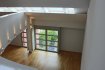 Duplex Location 3 chambres à Luxembourg-Centre ville - 3 750 € Nous vous proposons pour la location, un appartement-duplex, haut de gamme.L'accès à l'appartement, situé à partir du premier étage, se fait par ascenseur ou par l'escalier.L'appartement est organisé de manière à accueillir les activités de nuit au premier étage.On y retrouve 3 chambres dont une avec accès à la terrasse (orientation plein sud), ainsi qu'une salle de bains. Les fonctions dites de jour sont localisées au deuxième étage. Le living séjour et salle à manger (sols en parquet). Cet espace s'ouvre sur une double-hauteur avec une mezzanine surplombant l'ensemble. Une grande cuisine équipée avec une piéce pouvant servir de garde-manger ou de buanderie privée.un WC séparé, un grand débarras, Au niveau du garage (une voiture) on retrouve deux caves ainsi que l'accès au jardin orienté plein sud et riche par sa végétation.L'immeuble est situé à quelques minutes pédestres du centre-ville ainsi que du Parc de Merl. Arrêt d'autobus pour les lignes principales à proximité. Sa situation géographique permet un accès facile aux grands axes routiers et ferroviaires.Adresse: 27, av. Gaston DiderichRef agence :882354-L0230