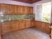 Maison mitoyenne Vente 3 chambres à Longuyon - 55 000 € Maison/Appartement mitoyenne sans terrain située à l'entrée de LONGUYON (en venant de tellancourt), RDC: petite cour, entrée, w-c, cuisine, salon ouvert sur salle à manger, ETAGE: 3 chambres dont une communiquante (possibilité de créer un sas), salle de bains, cave en sous-sol, Prévoir travaux: double vitrage, eléc, chauffage, déco...