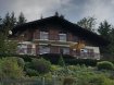 Maison Vente 6 chambres Gérardmer - 315 000 € Très belle Propriété de 1985 édifiée vsur terrain arboré de 3285 M2 offrant sur 250 M2 habitable - 6 Chambres- 2 WC-2 SDB- Cuisine équipée- salon séjour- Terrasse- Balcon-Très jolie vue-Exposition SUD- Vaste sous sol- Chaufferie Fuel et pompe à chaleur- Double vitrage.