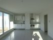 Appartement Location 2 chambres à Thionville-Élange - 900 € c.c. Appartement F3 situé au 2ème et dernier étage d'une ensemble résidentiel de 16 logements, comprenant entrée avec porte blindée et vidéophone couleur, placard, salon séjour avec cuisine équipée (four-plaque-hotte-mobilier haut et bas) et accès terrasse (12m2) , deux chambres, salle de bains, WC. GARAGE INDIVIDUEL.
Double vitrage PVC, volets électriques, chauffage individuel gaz, isolation par l'extérieur.