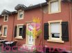 Maison Vente 2 chambres à Moyeuvre-Grande - 99 500 € Dans une impasse au calme, maison de cité, d'une surface habitable de 92 m², comprenant :- au rez-de-chaussée : une cuisine équipée ouverte sur le salon -séjour, une salle d'eau avec WC, une pièce bureau ;- à l'étage : deux chambres, une salle de bains avec WC ;- au sous-sol : une cave, et une pièce aménagée avec coin buanderie.Chauffage gaz de ville (chaudière neuve), doubles vitrages PVC, pas de jardin.