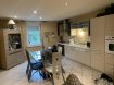 Maison Vente 2 chambres à Moyeuvre-Grande - 99 500 € Dans une impasse au calme, maison de cité rénovée, d'une surface habitable de 92 m², comprenant :
- au rez-de-chaussée : une cuisine équipée ouverte sur le salon -séjour, une salle d'eau avec WC, une pièce bureau ;
- à l'étage : deux chambres, une salle de bains avec WC ;
- au sous-sol : une cave, et une pièce aménagée avec coin buanderie.
Chauffage gaz de ville (chaudière neuve), doubles vitrages PVC, pas de jardin.
Libre en avril 2021.