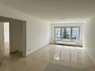 BERTRANGE, 16a rue de la Fontaine, au cœur de Bertrange, à quelques pas des commerces, appartement en duplex entièrement rénové, d'environ 74m2 appartenant à une copropriété mais avec une entrée de rue privée, composé au rez-de-chaussée : hall d'entrée, escaliers, couloir, un salon avec une cuisine équipée ouverte, une chambre, une salle de douche, un WC séparé, une buanderie, disponible immédiatement.  
Contrat de location minimum de deux ans. Pour un couple uniquement. Honoraires d'agence : un mois de loyer + TVA, 50 % à la charge du locataire, 50 % à la charge du propriétaire. Contact et visites : Arianna GHITTINO, téléphone : 691 205 573, email : arianna@parkagence.lu