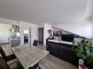 Appartement Location 2 chambres à Thionville - 840 € c.c. Appartement F4 situé au 2ème et dernier étage d'un immeuble calme comprenant: une entrée, avec salon/séjour lumineux avec un coin cuisine équipée (lave-vaisselle, réfrigérateur, hotte, plaque de cuisson, four et emplacement lave-linge), une salle d'eau , deux chambres et une pièce bureau/dressing.
En annexe: un garage privatif
Détail des charges: provision sur eau froide, électricité des communs et TEOM.