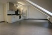 Appartement Location 1 chambre à Gosseldange - 1 000 € Bel appartement de 65m2 situé au 3ième étage d’une résidence bien entretenue construite en 2014.
L`appartement dispose de :
Living/salle à manger avec cuisine ouverte, belle salle de bain avec douche italienne et WC, grande chambre à coucher, cave et 2 emplacements extérieurs.
L’appartement se trouve en très bon état.
Gosseldange se trouve à proximité de Steinsel ainsi que de l’autoroute du Nord et à 20 minutes de la Ville de Luxembourg.